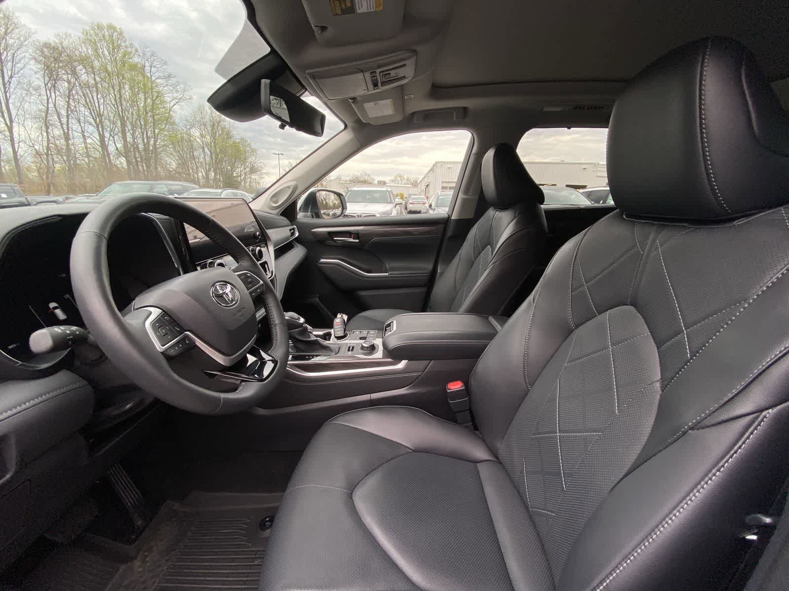 Thumbnail: 2025 Toyota Highlander - 20