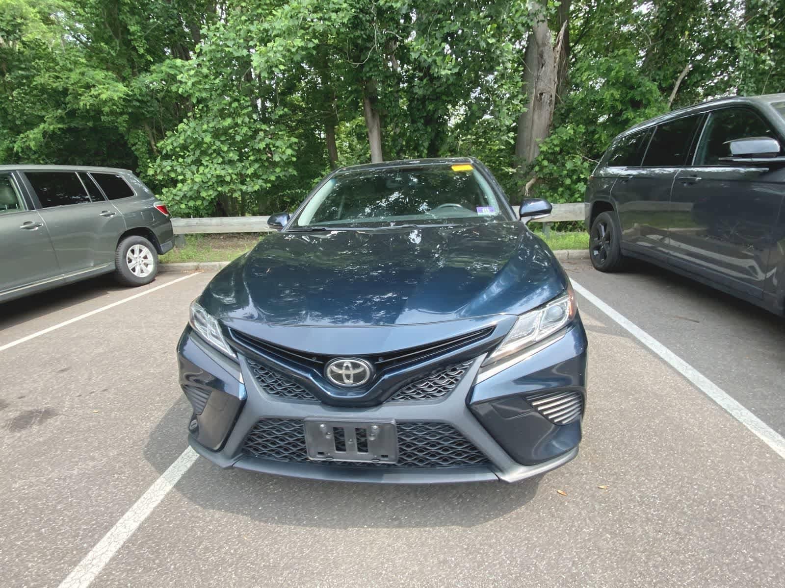 2018 Toyota Camry SE 2
