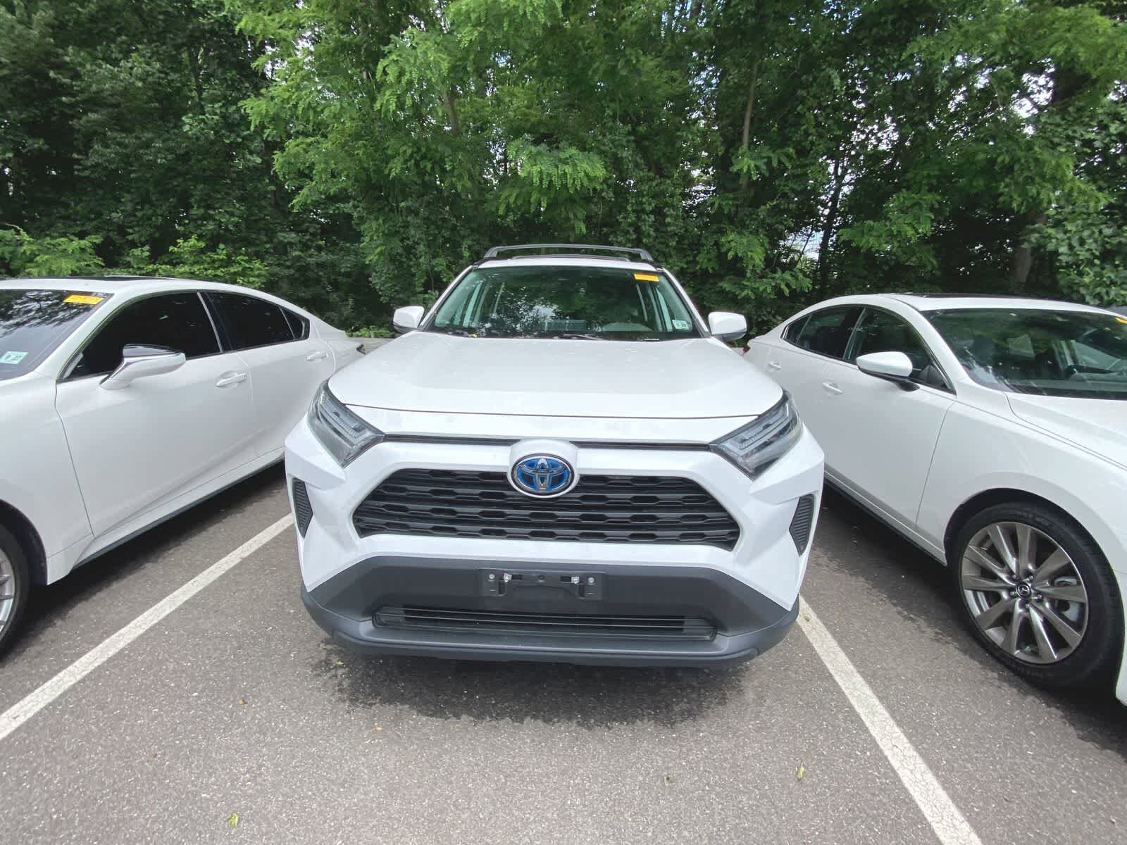 2023 Toyota RAV4 XLE 2