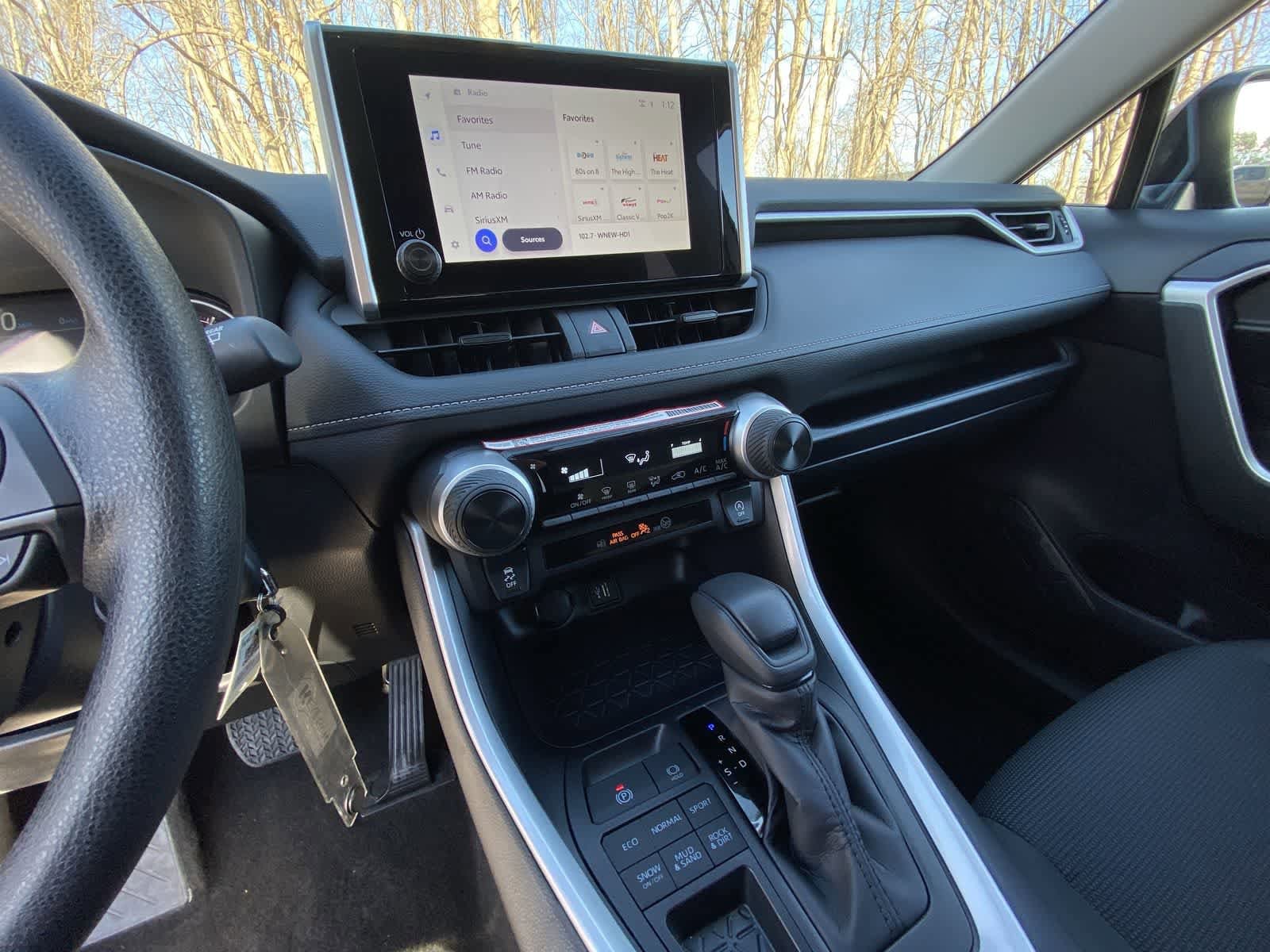 Thumbnail: 2025 Toyota RAV4 - 27