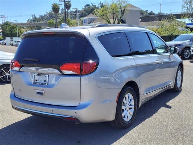 2017 Chrysler Pacifica Touring-L 5