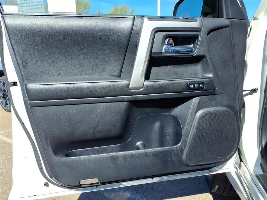 Thumbnail: 2014 Toyota 4Runner - 13