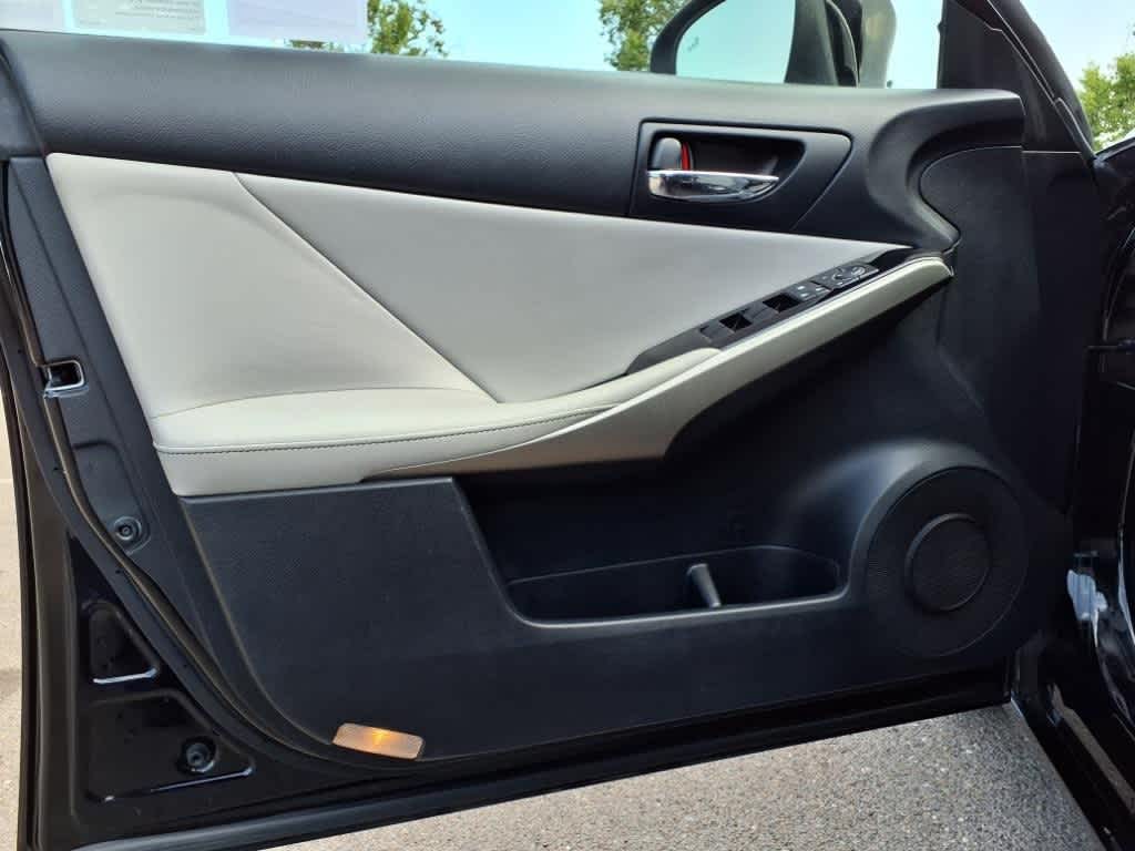 Thumbnail: 2015 Lexus IS - 12