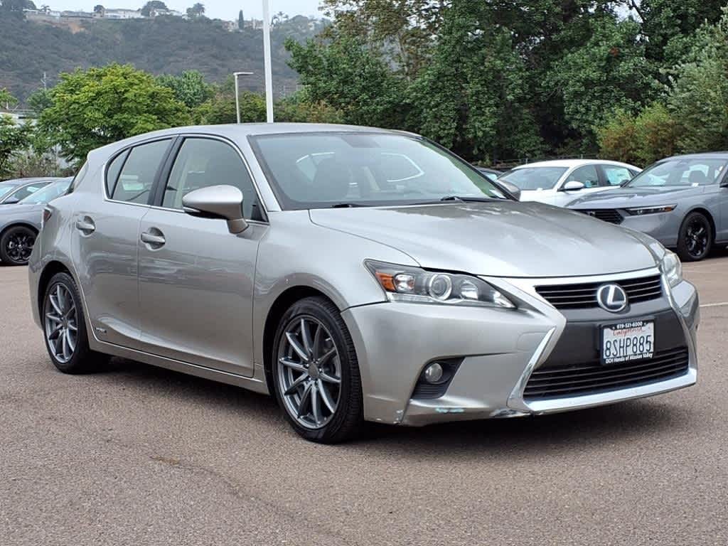 2017 Lexus CT 200h photo 2