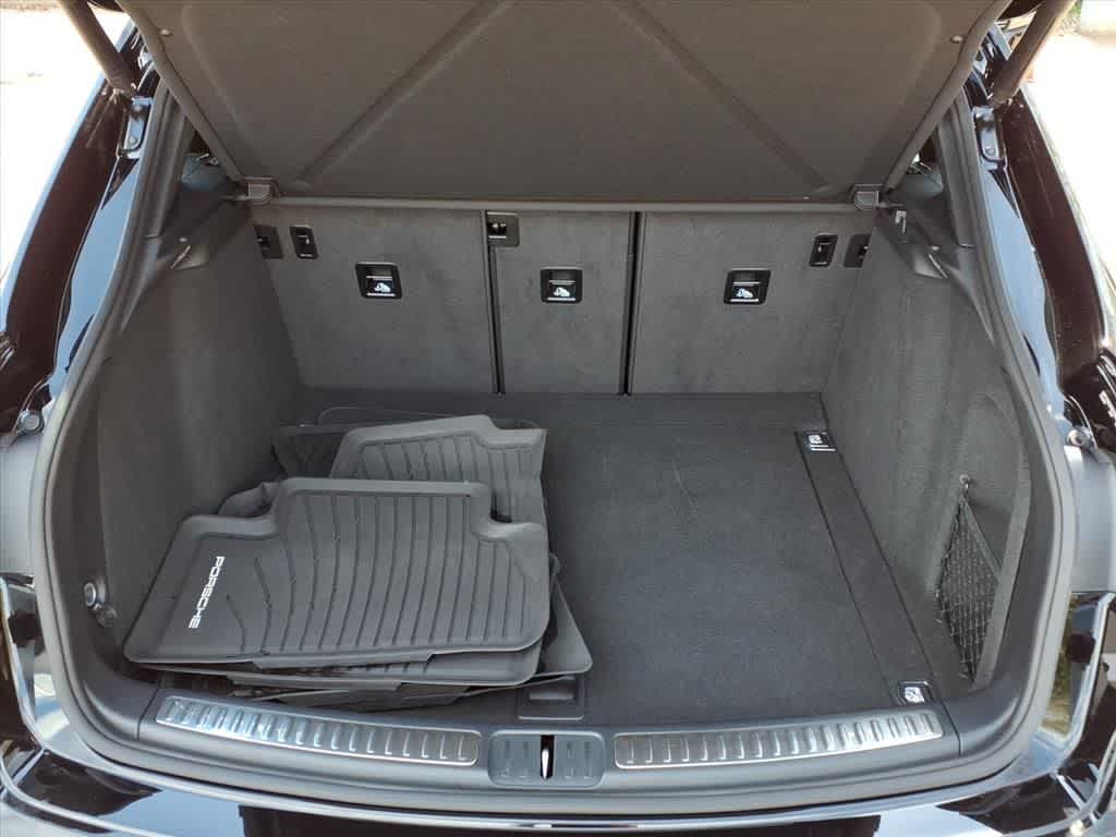 Thumbnail: 2022 Porsche Macan - 6