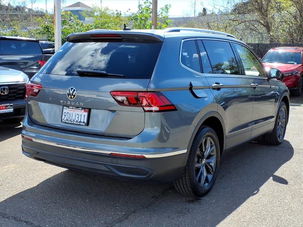 Thumbnail: 2023 Volkswagen Tiguan - 4