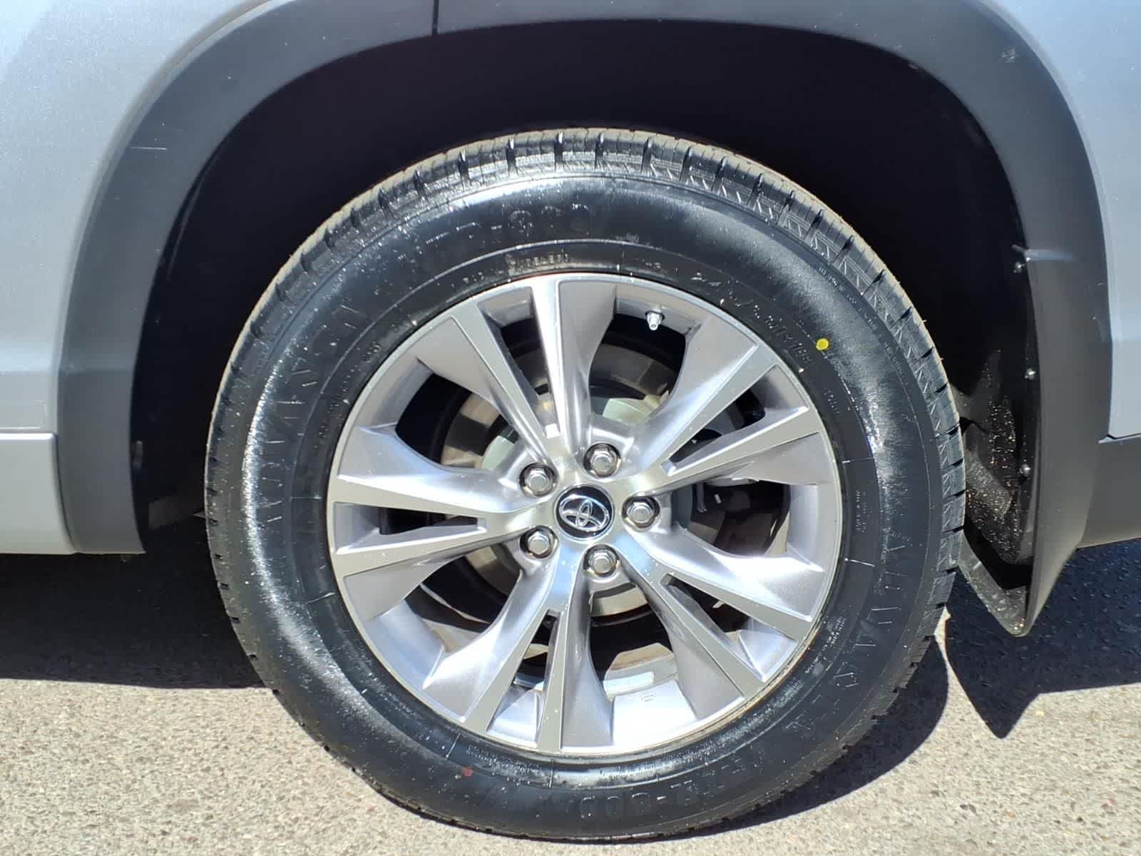 Thumbnail: 2016 Toyota Highlander - 8