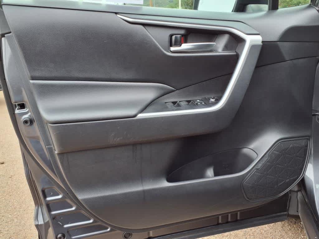 Thumbnail: 2021 Toyota RAV4 - 14