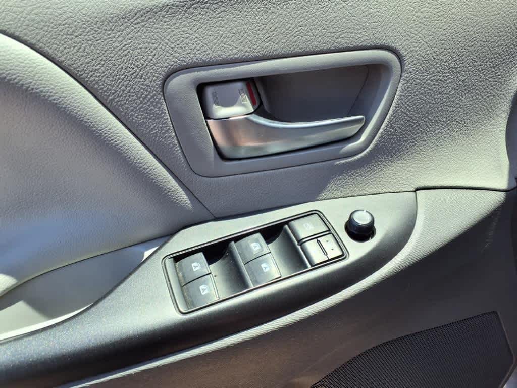 2019 Toyota Sienna LE 17