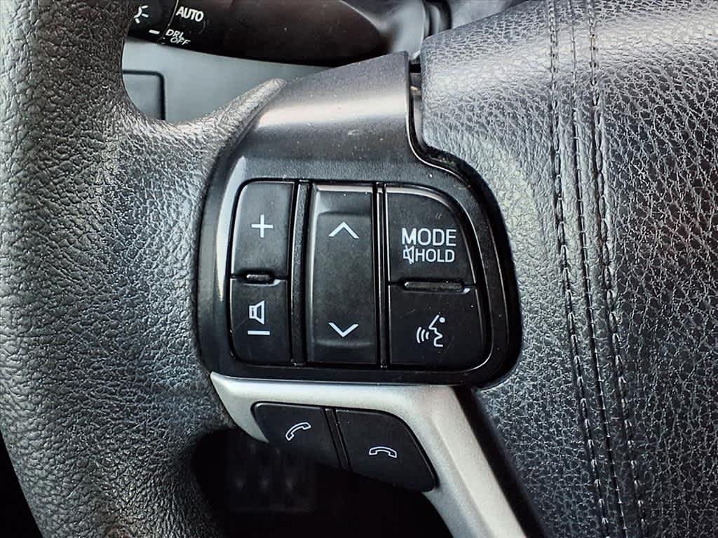 Thumbnail: 2019 Toyota Highlander - 18