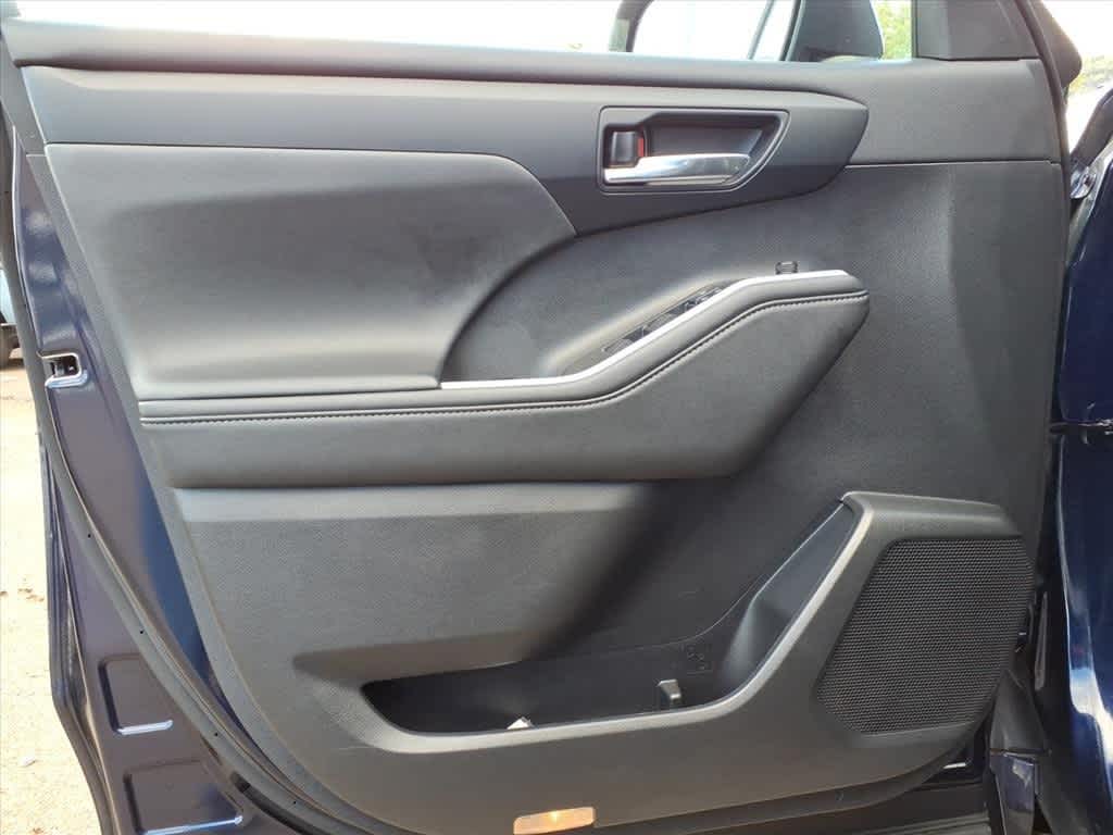 Thumbnail: 2020 Toyota Highlander - 14