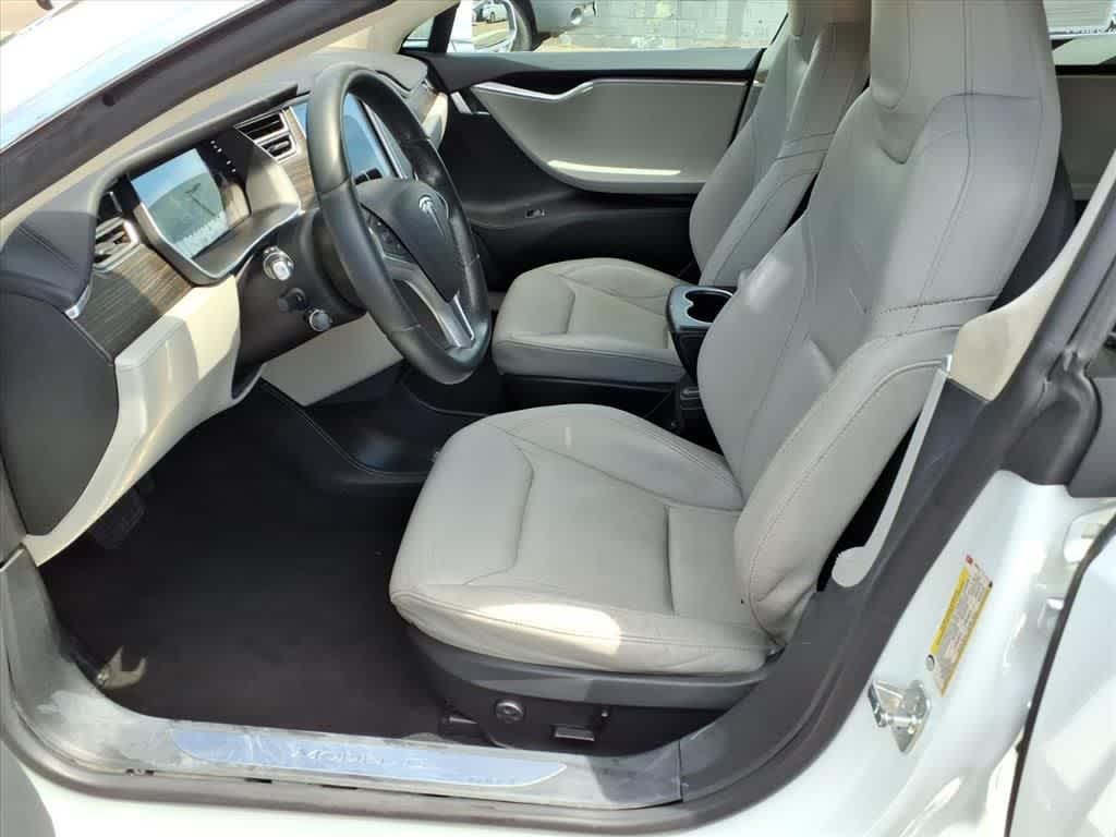 Thumbnail: 2015 Tesla Model S - 16