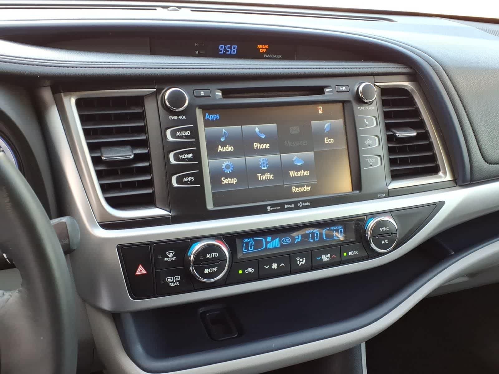 Thumbnail: 2016 Toyota Highlander - 21