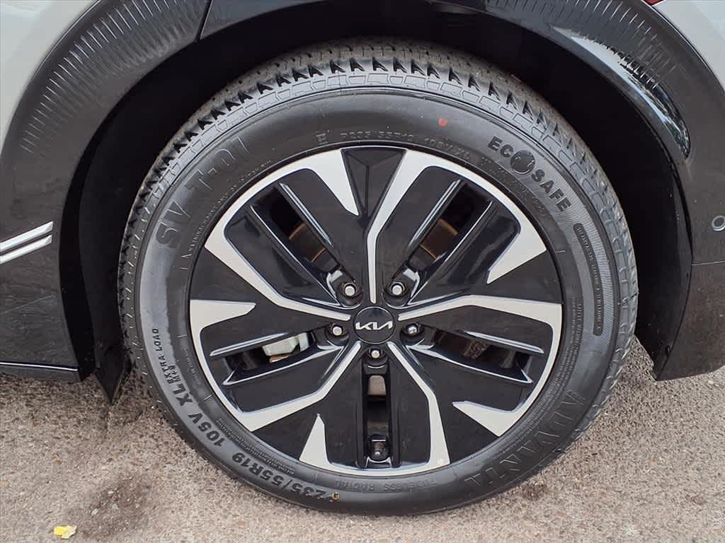 Thumbnail: 2022 Kia EV6 - 8