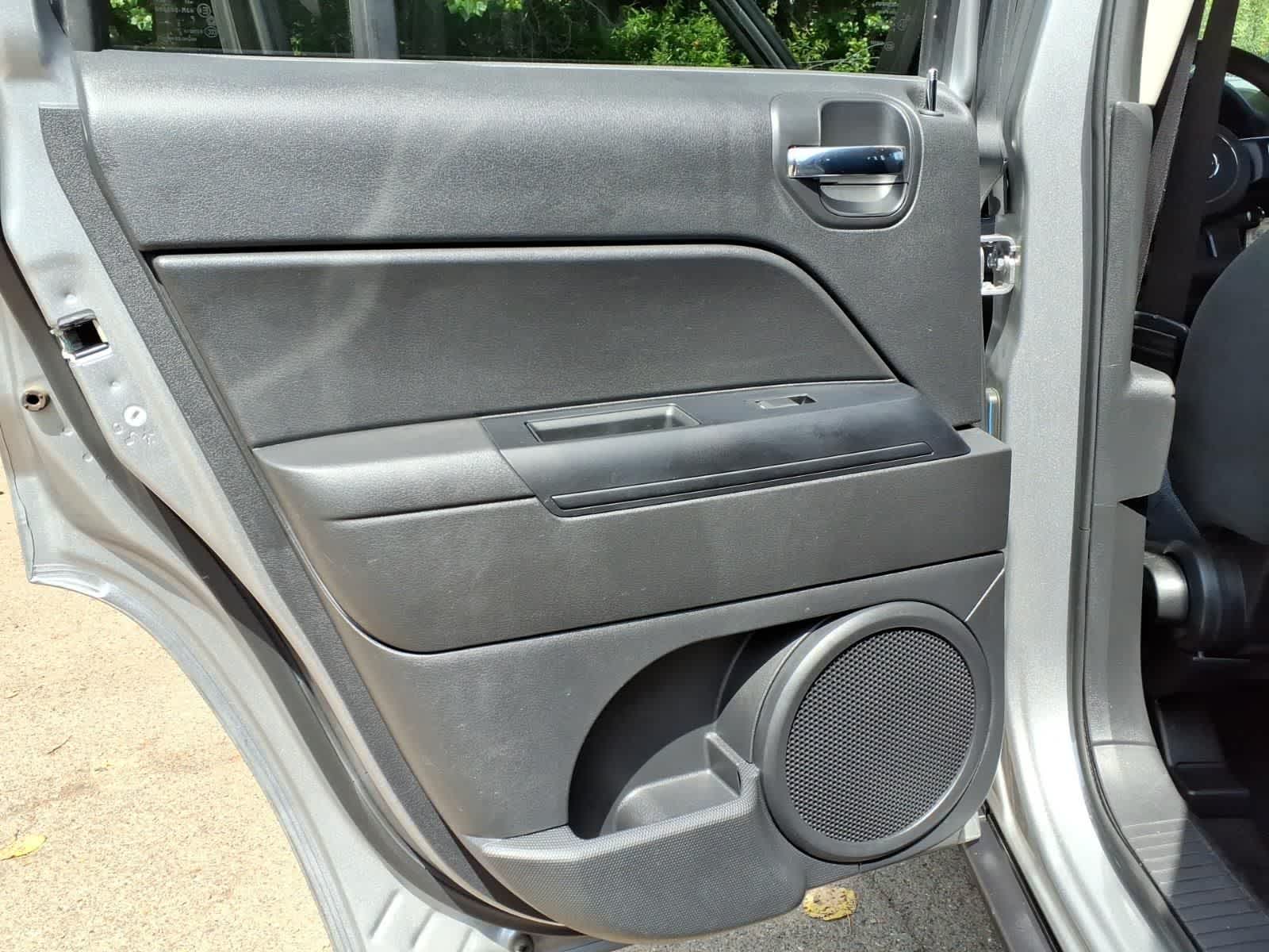 Thumbnail: 2016 Jeep Patriot - 9