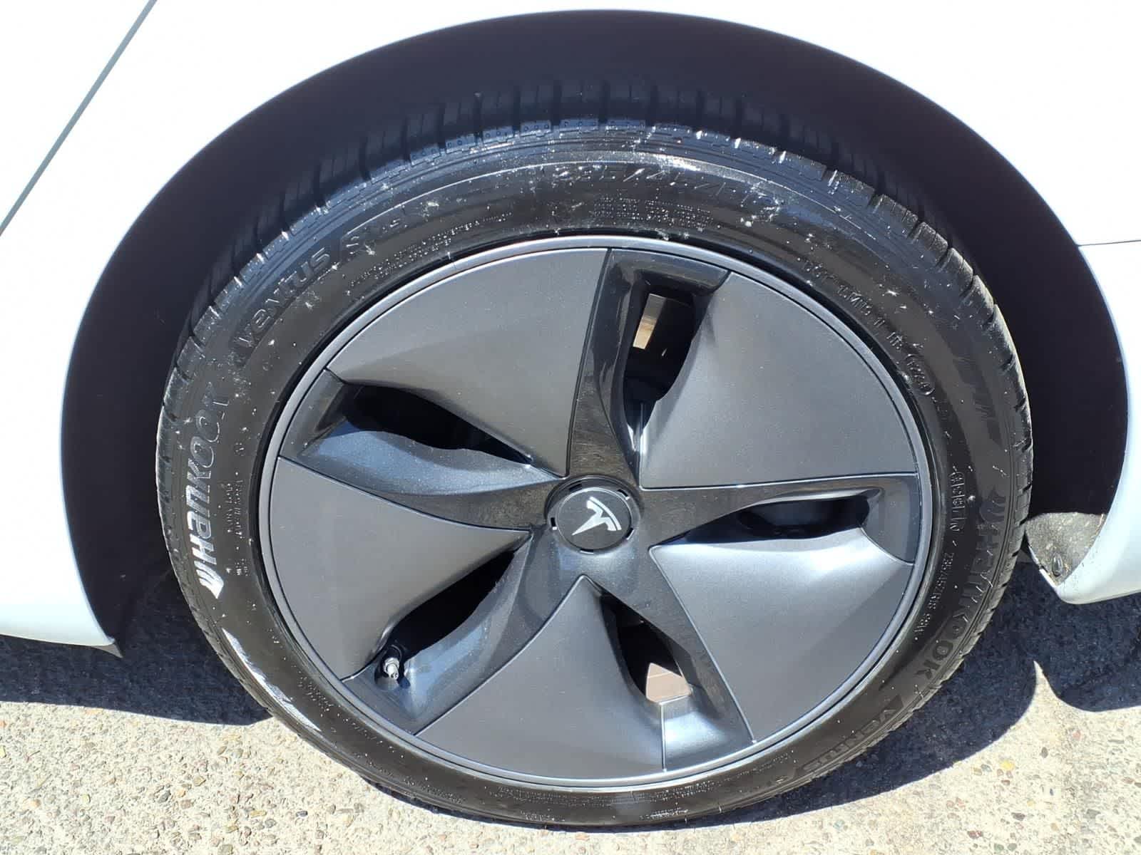 Thumbnail: 2018 Tesla Model 3 - 9