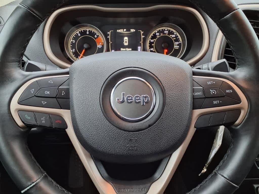 Thumbnail: 2017 Jeep Cherokee - 16