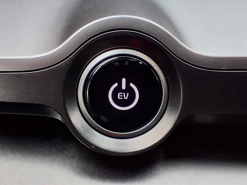 Thumbnail: 2022 Kia EV6 - 24