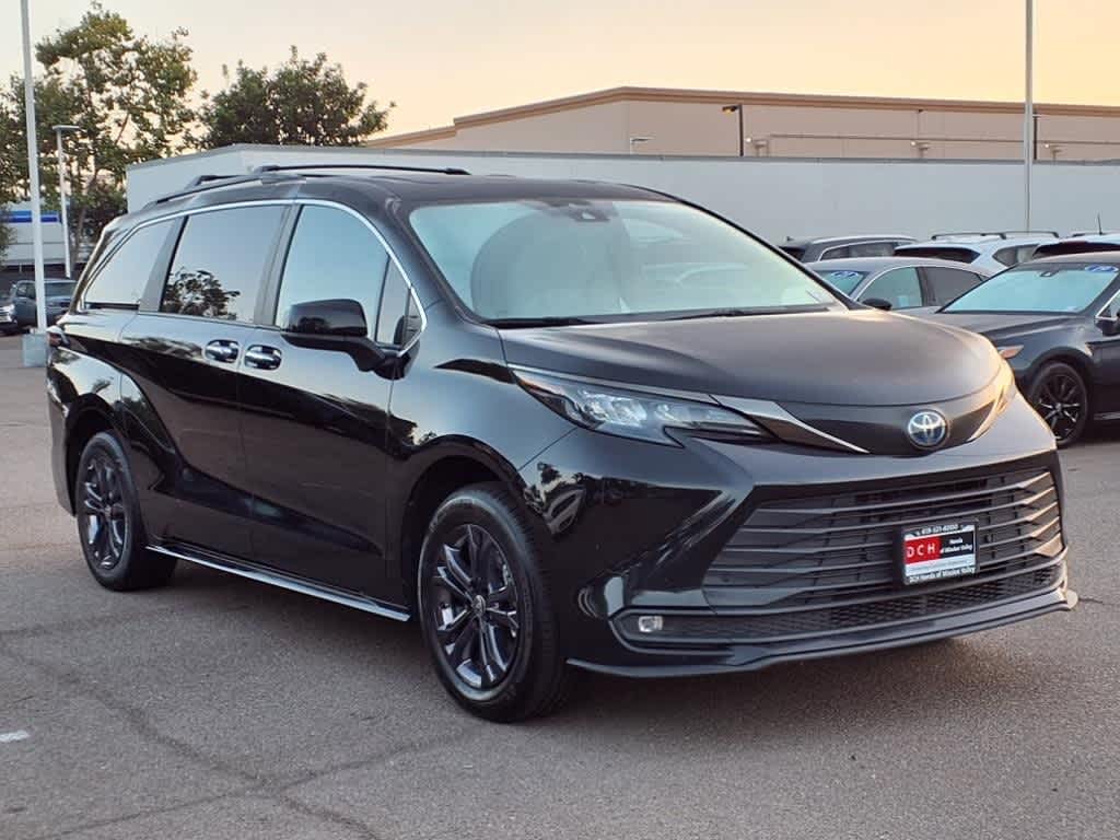 Thumbnail: 2024 Toyota Sienna - 3