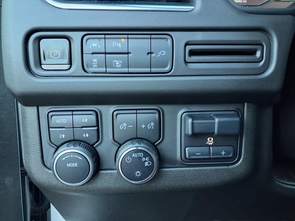 Thumbnail: 2022 Chevrolet Suburban - 18