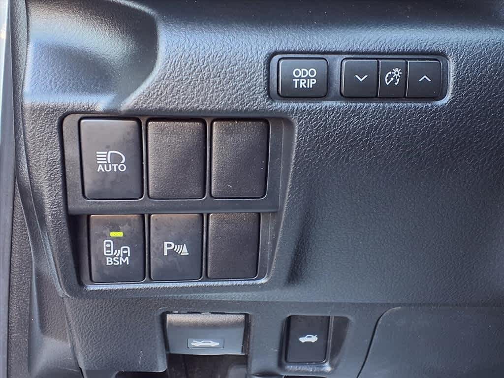 Thumbnail: 2018 Lexus IS - 16