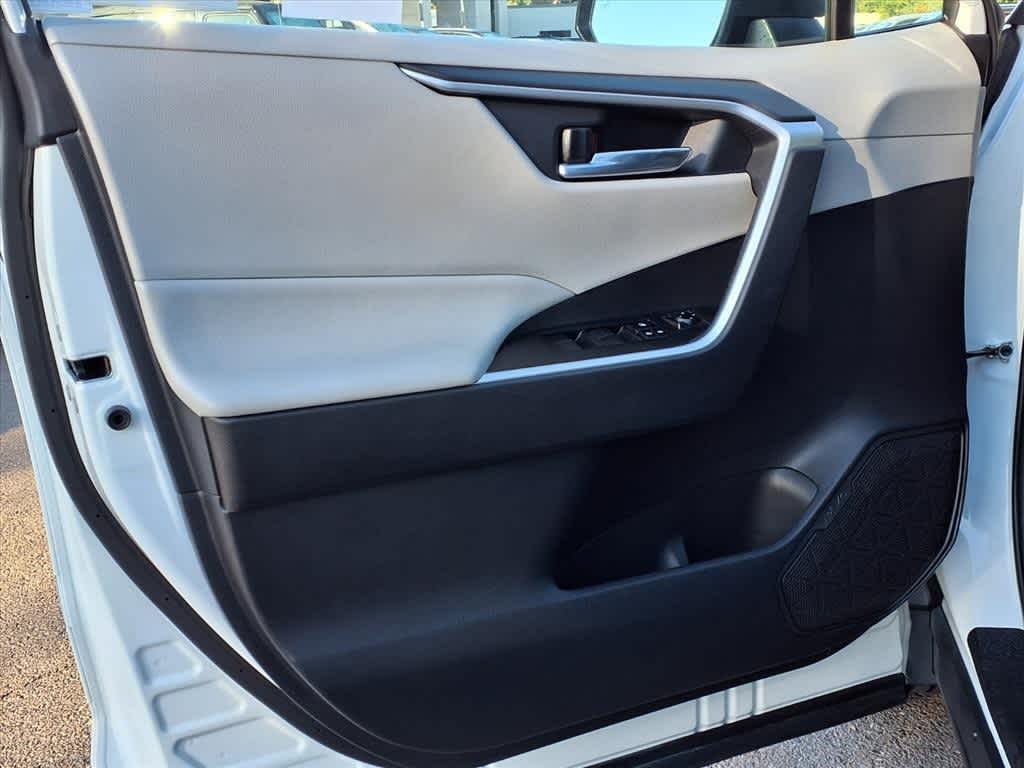 Thumbnail: 2020 Toyota RAV4 - 13