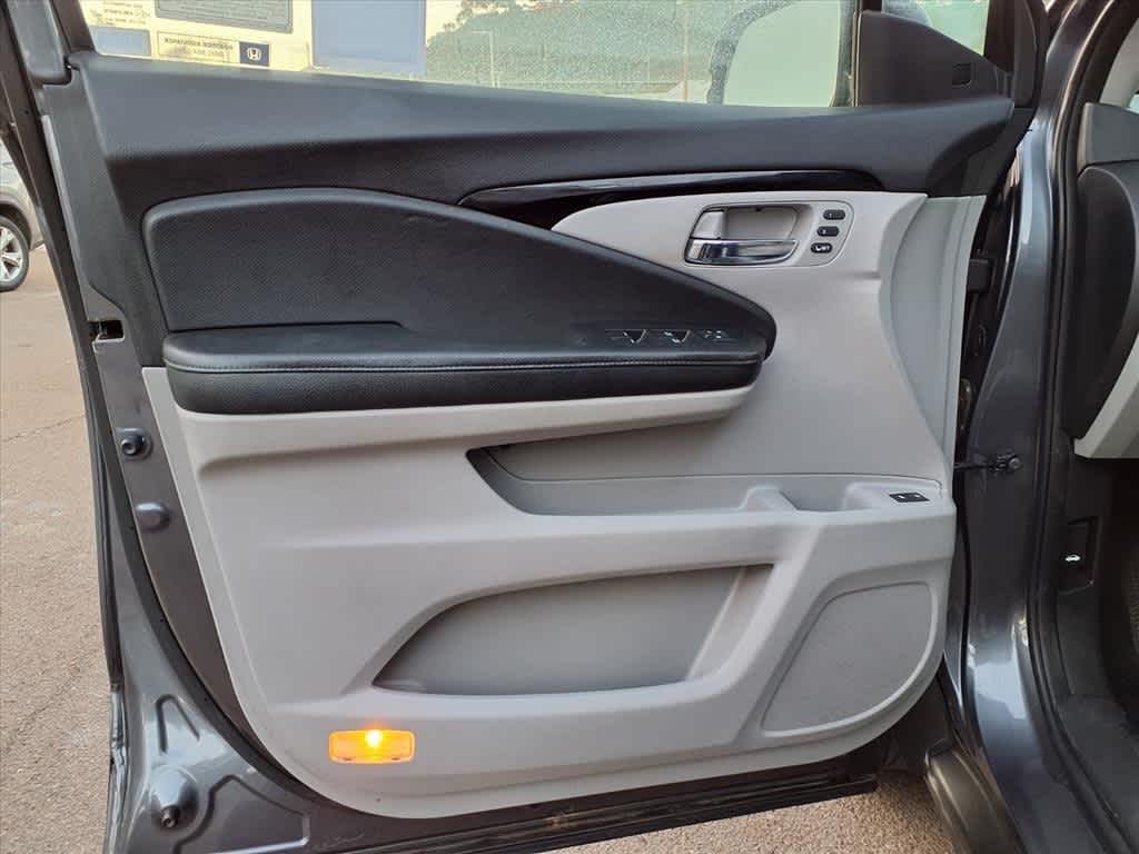 Thumbnail: 2016 Honda Pilot - 14