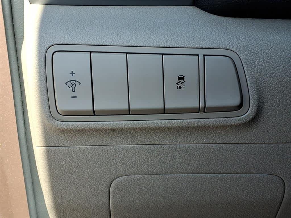 Thumbnail: 2016 Hyundai Tucson - 16