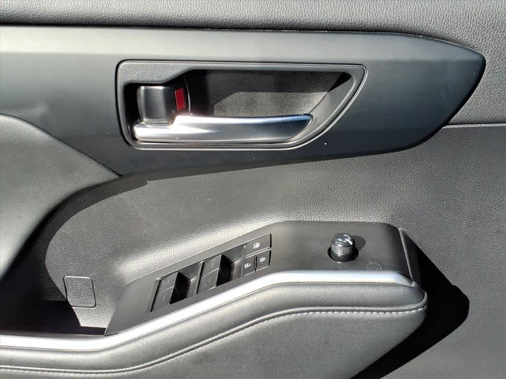 Thumbnail: 2023 Toyota Highlander - 15