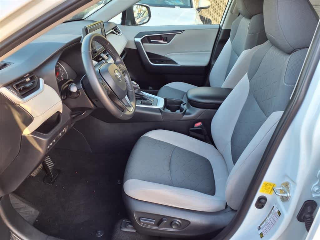 Thumbnail: 2020 Toyota RAV4 - 14