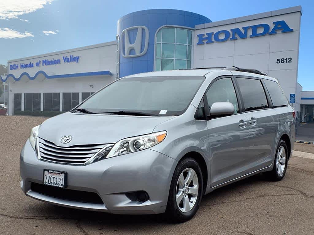 2016 Toyota Sienna LE -
                  San Diego, CA