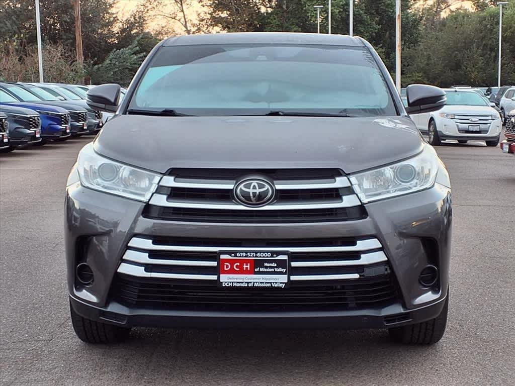 2019 Toyota Highlander LE photo 2