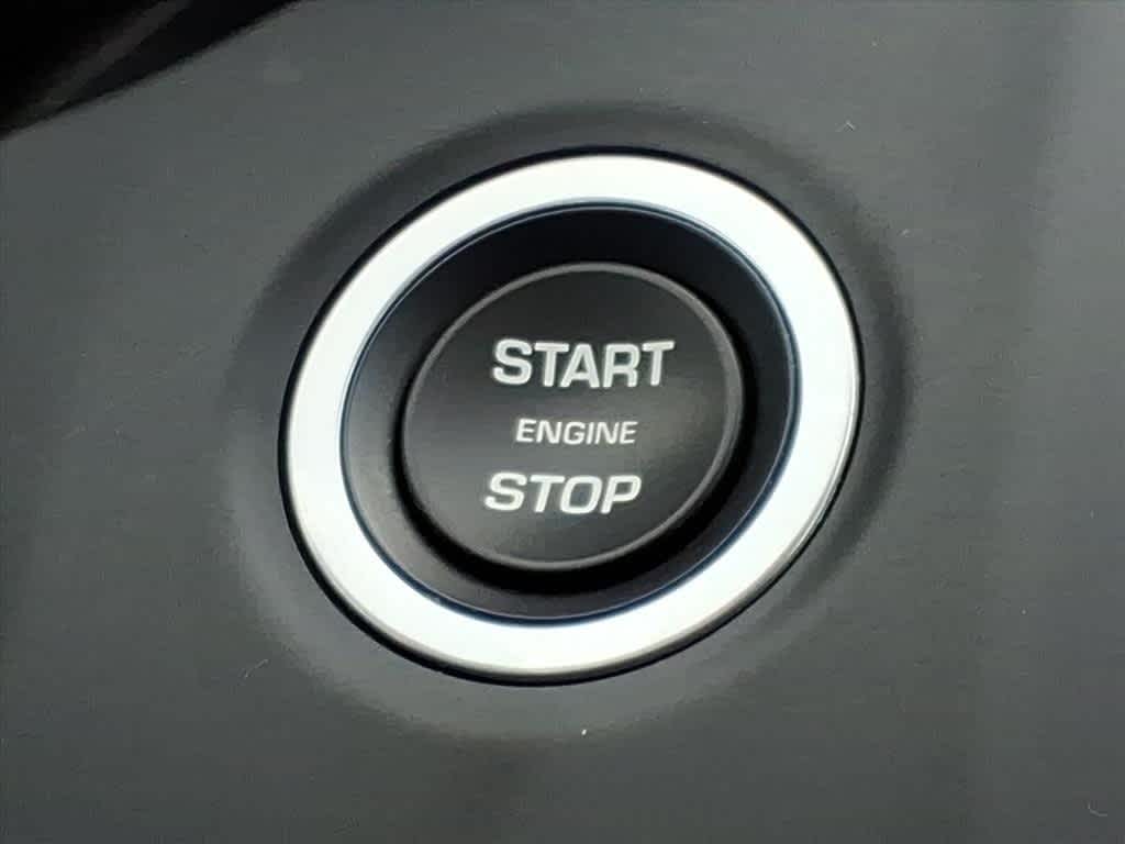 Thumbnail: 2020 Jaguar E-Pace - 24