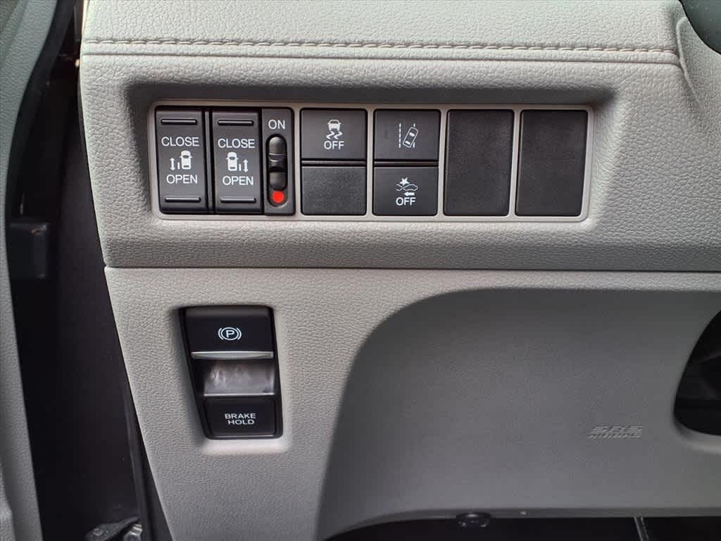 Thumbnail: 2019 Honda Odyssey - 16