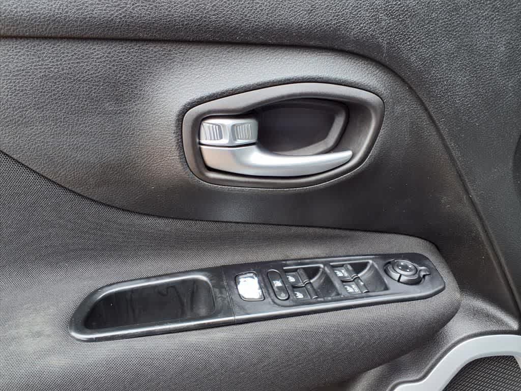 Thumbnail: 2018 Jeep Renegade - 14