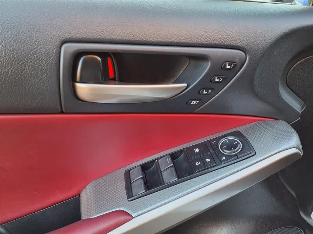 Thumbnail: 2018 Lexus IS - 13