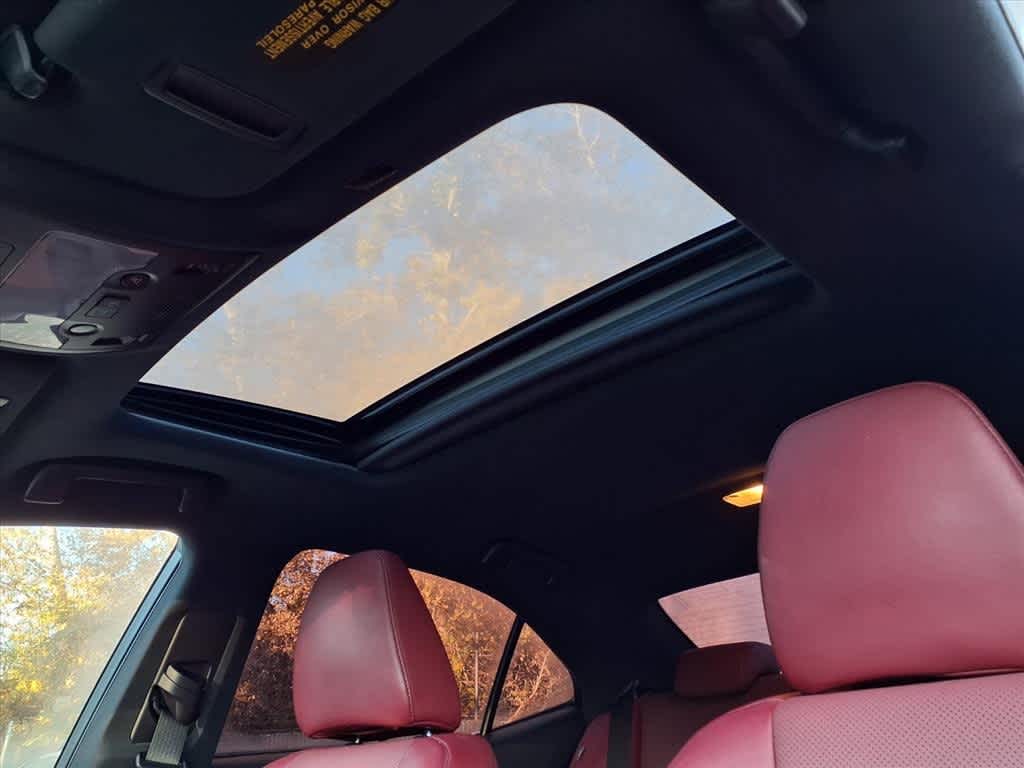 Thumbnail: 2018 Lexus IS - 15