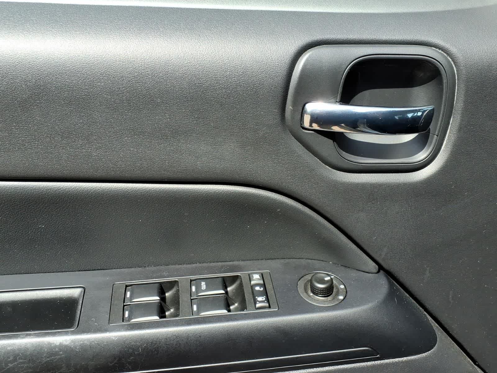 Thumbnail: 2016 Jeep Patriot - 15