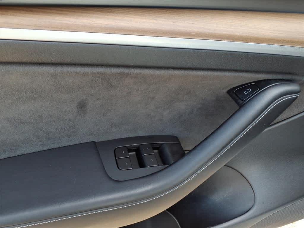 Thumbnail: 2022 Tesla Model 3 - 15