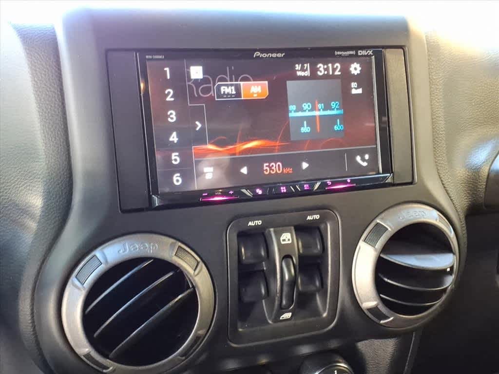 Thumbnail: 2017 Jeep Wrangler - 14