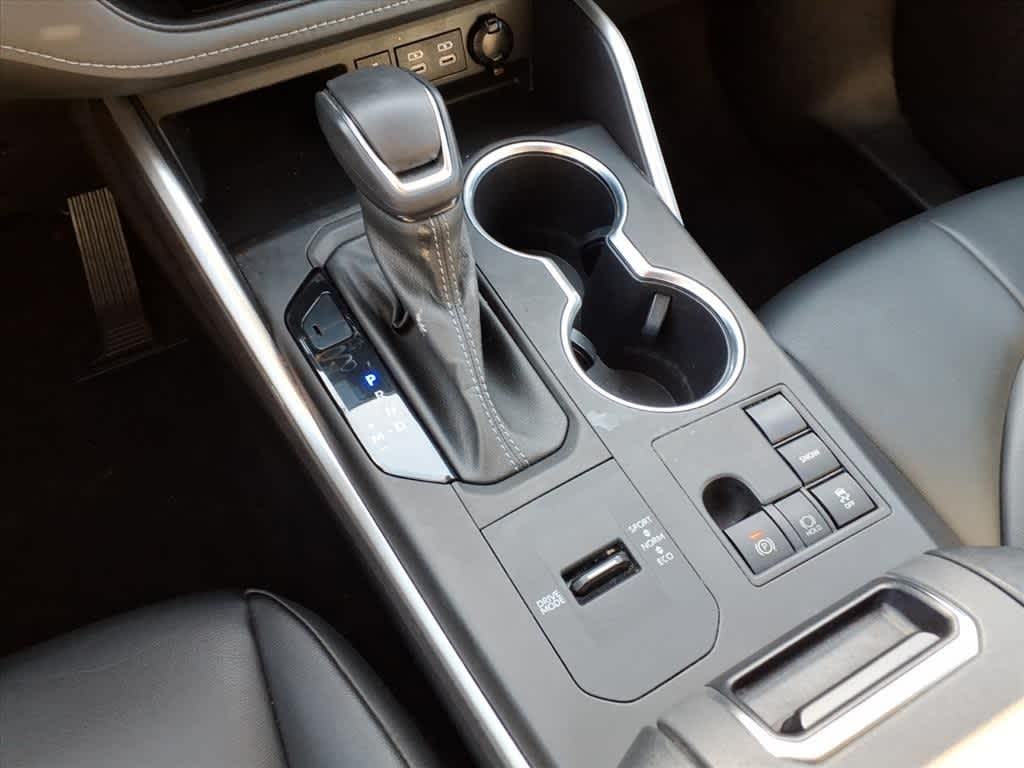 Thumbnail: 2023 Toyota Highlander - 23