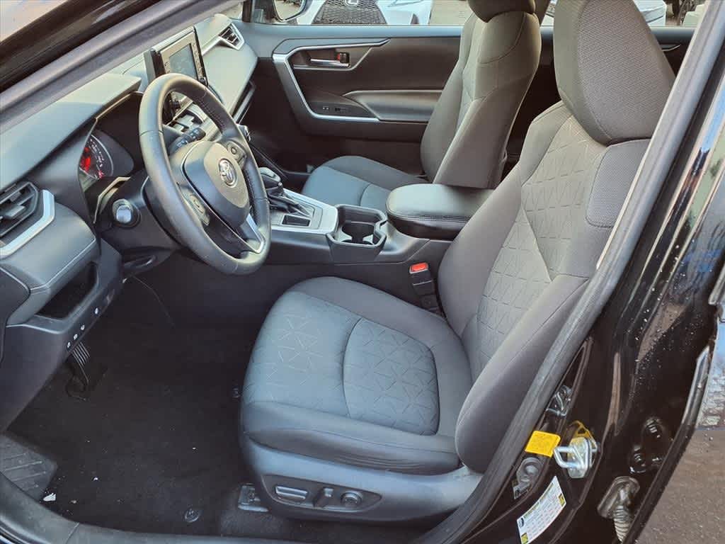 Thumbnail: 2020 Toyota RAV4 - 15