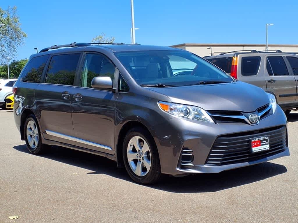 2019 Toyota Sienna LE 3