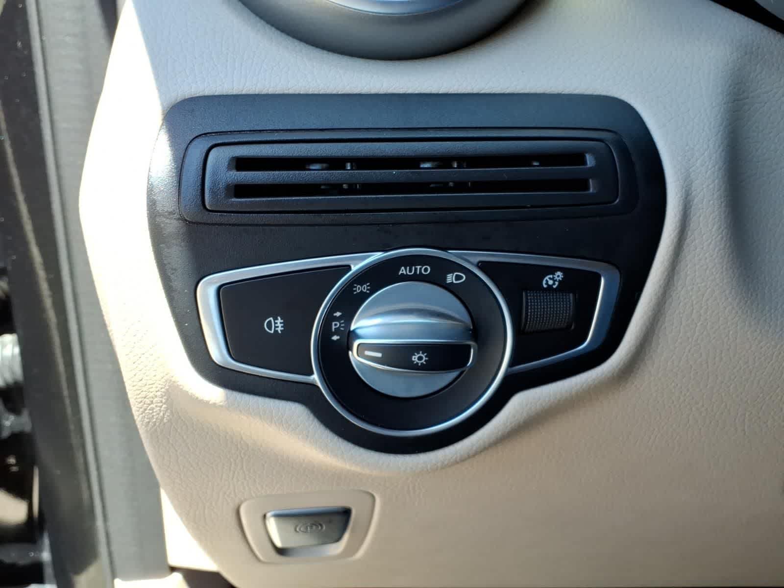 2019 Mercedes-Benz GLC GLC350e - Photo 16