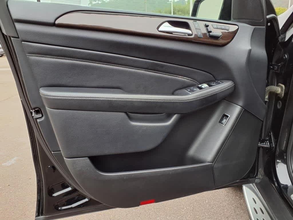 Thumbnail: 2015 Mercedes-Benz M-Class - 13