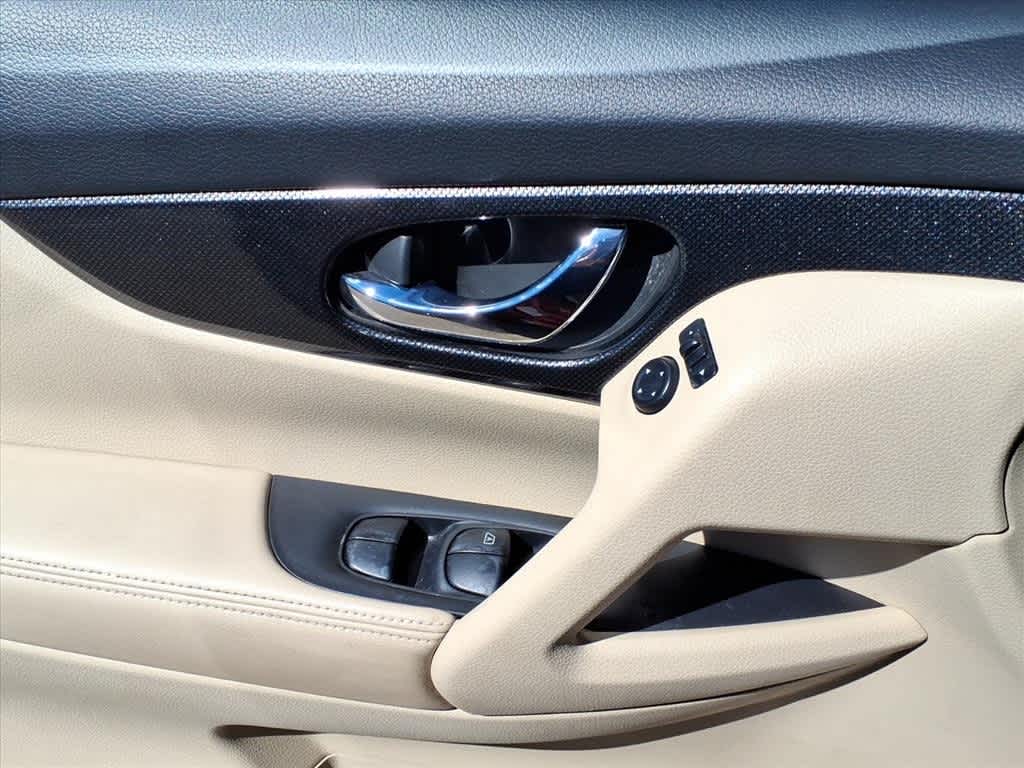 Thumbnail: 2014 Nissan Rogue - 13