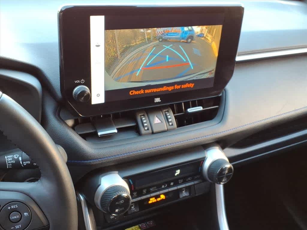 Thumbnail: 2023 Toyota RAV4 - 21