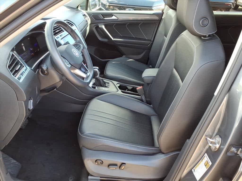 Thumbnail: 2023 Volkswagen Tiguan - 14