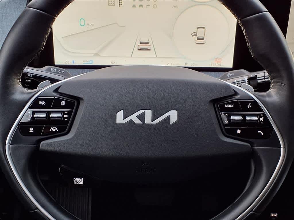 Thumbnail: 2022 Kia EV6 - 16