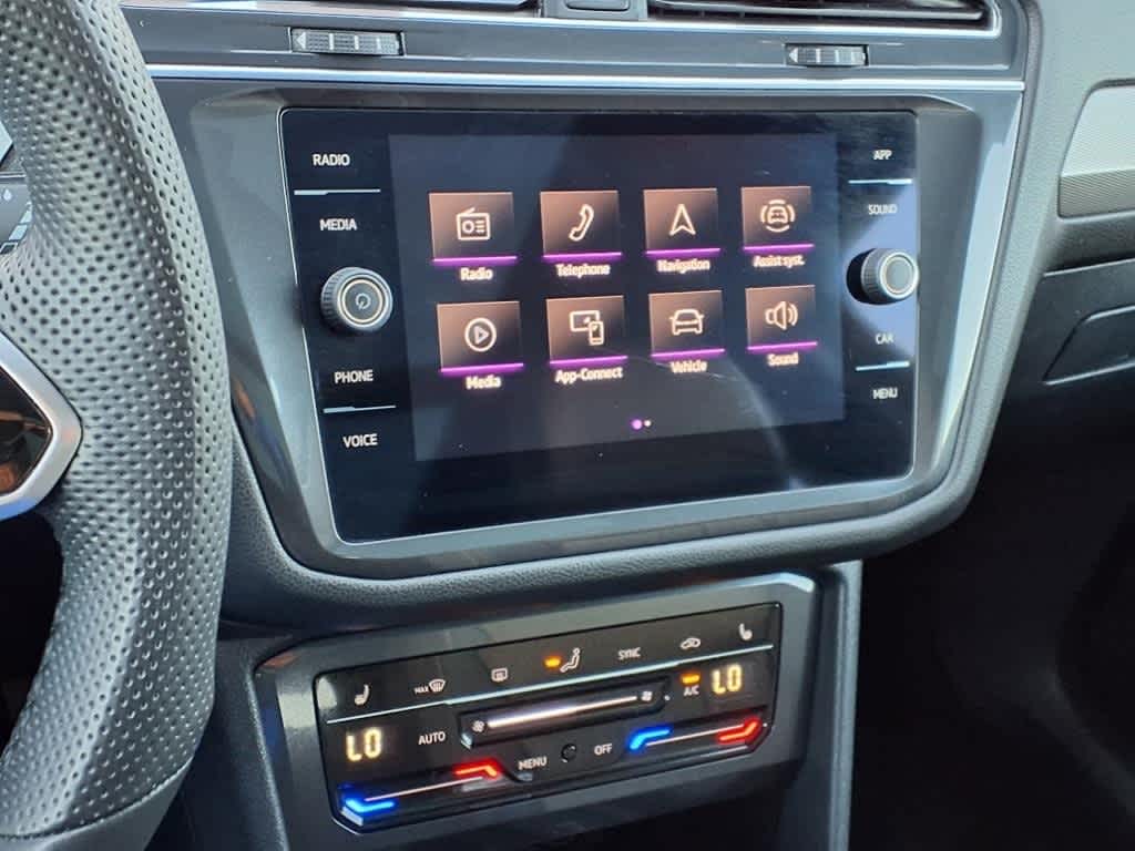 Thumbnail: 2022 Volkswagen Tiguan - 19